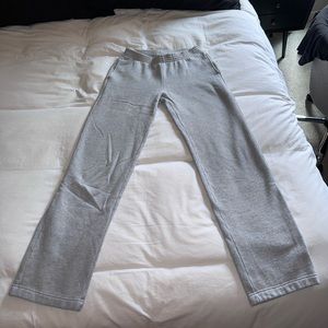Aritzia Tna Boyfriend Straight Leg Sweatpant in Grey